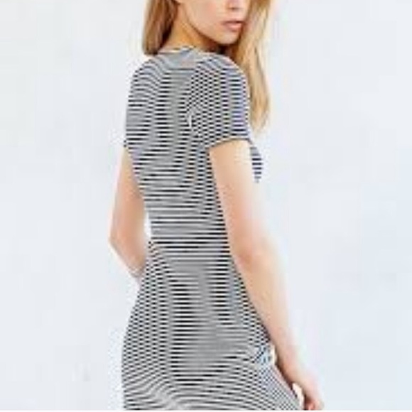 UO Silence + Noise Striped Bodycon Dress - Picture 7 of 7